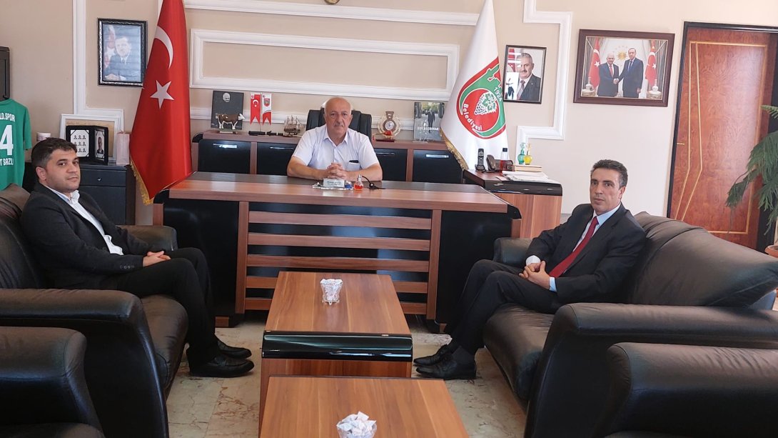 İlçe Millî Eğitim Müdürümüz Sn. Şinasi YILDIRIM, Üzümlü Belediye Başkanı Sn. Ahmet SAZLI'yı ziyaret etti.